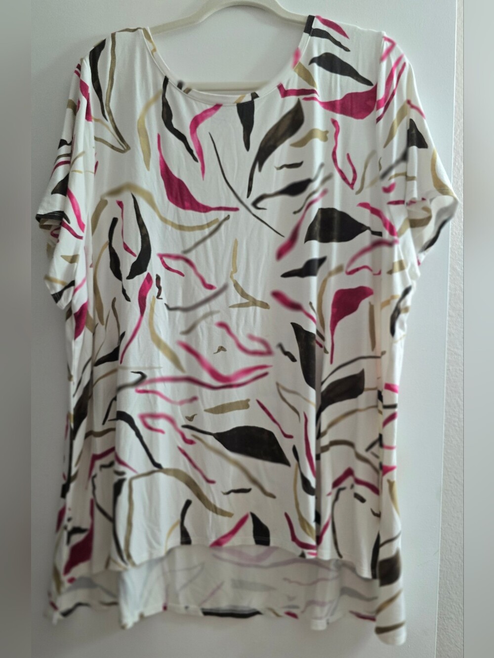 87 Alfani White Short Sleeve Top with Pink and Black Abstract Leaf Print